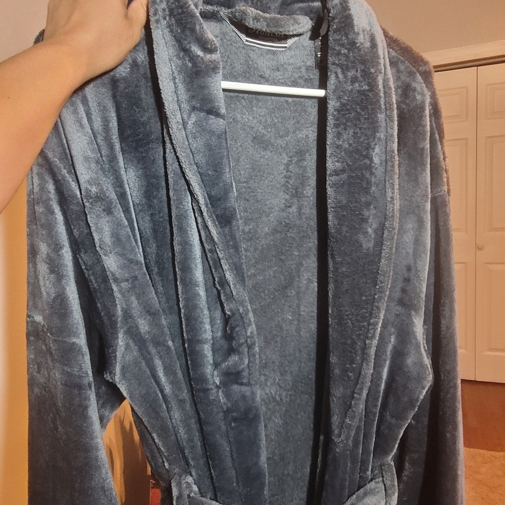 Unisex  Plush Gray Robe - Picture 9 of 11